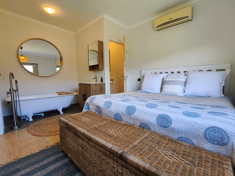 5 Bedroom Property for Sale in Wavecrest Eastern Cape